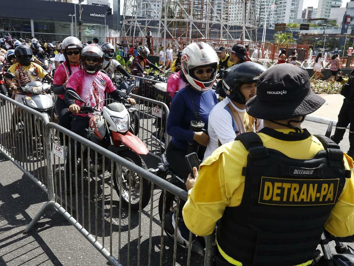 A imagem em destaque mostra a fiscalização do Detran.